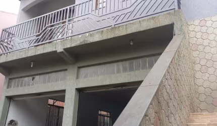 Lindo Sobrado de 326m² com 03 Dormitórios Sendo 01 Suíte,  á venda, no Jardim Utinga em Santo André - SP