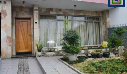 Linda Casa Térrea  de 250m2, de Área Construída, e Terreno de 400m2, com 04 dormitórios,  no  Bairro Santa Maria  - Santo André - SP