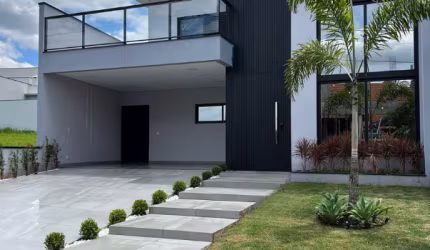 Lindo Sobrado de 202m²  de Área Construída, e Terreno de 277m², com Muito Verde no Condomínio Portal Jardim Europa  em Boituva - SP.