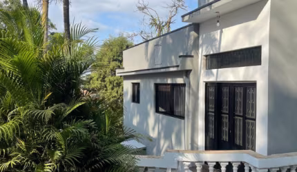 Linda Chácara de 1.200m², com 170m² de Área Construída, com Muito Verde em Boituva - SP.