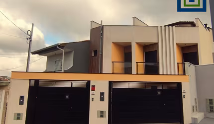 Lindo Sobrado Triplex de 130m² á venda, com 03 Dormitório Sendo 01 Suíte, na Vila Curuça - Santo André - SP