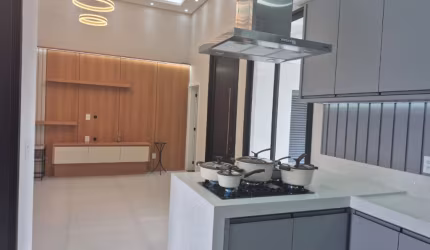 Linda Casa Térrea de 120m²  e Terreno de 200m2, à venda no excelente Condomínio Fechado Gran Reserve em Indaiatuba- SP.