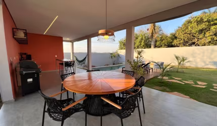 Linda Casa Térrea de 415m2, e Terreno 800m2, em Condomínio Fechado Reserva Campos de Boituva em Boituva- SP.