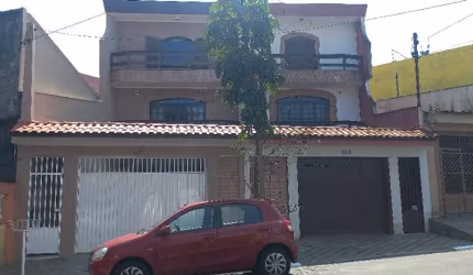 Sobrado com 3 Quartos e 5 banheiros à Venda, 260 m² por R$ 985.000