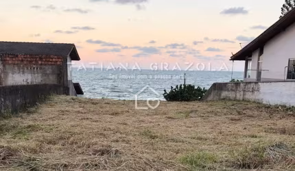 Terreno de frente para o mar à venda por R$2.500.000,00 em Balneário Piçarras, SC