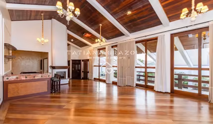 Casa de Alto Padrão no Centro de São José dos Pinhais – 460m², 4 suítes, salão de festas, terreno de 1.277m²