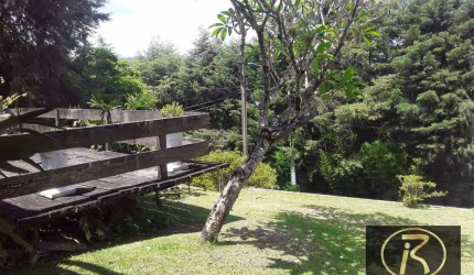 Casa Maravilhosa, com 03 dormitórios, sendo 01 suíte,05 banheiros, garagem para 06 carros, piscina, churrasqueira, área de serviço. cozinha, deposito,