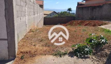 Meio Lote, Excelente Localização