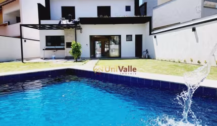 Sobrado com 3 dormitórios à venda, 215 m² por R$ 1.500.000,00 - Condomínio Parque das Araucárias - Tremembé/SP
