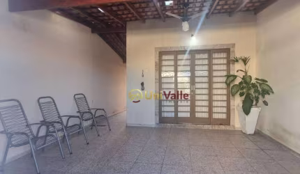 Casa com quintal, 2 dormitórios à venda, 90 m² por R$ 290.000 - Residencial Novo Horizonte - Taubaté/SP