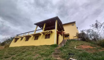 Chácara com 2 dormitórios à venda, 2700 m² por R$ 610.000,00 - Piracangaguá - Taubaté/SP