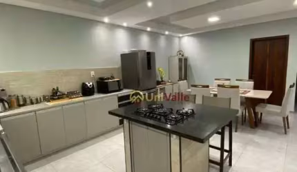 Casa com 3 dormitórios à venda, 215 m² por R$ 640.000 - Parque São Cristóvão - Taubaté/SP