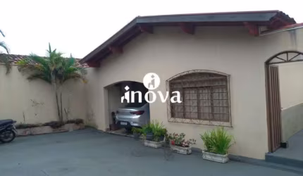 Casa à venda, 3 quartos, 1 suíte, 3 vagas, Amoroso Costa - Uberaba/MG