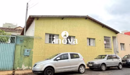 Casa à venda, 4 quartos, 1 suíte, 1 vaga, Centro - Uberaba/MG