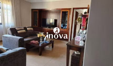Casa à venda, 4 quartos, 1 suíte, 3 vagas, Alexandre Campos - Jardim - Uberaba/MG