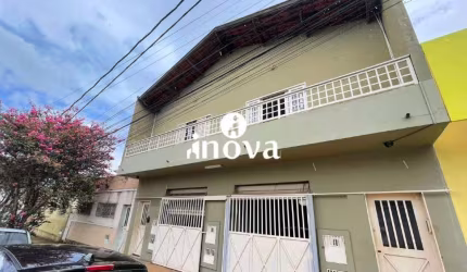 Casa à venda comercial ou residencial, 5 quartos, 1 suíte, 3 vagas, São Benedito - Uberaba/MG