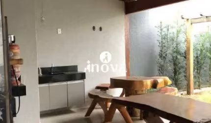 Casa à venda, 2 quartos, 2 suítes, 2 vagas, Elza Amui I - Uberaba/MG