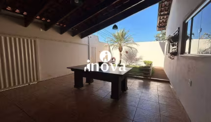 Casa à venda, 3 quartos, 3 vagas, Lourdes, Bairro de - Uberaba/MG