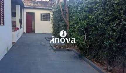 Casa à venda, 4 quartos, 1 suíte, 2 vagas, Abadia - Uberaba/MG