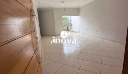 Casa com cômodo comercial a venda, bairro Jardim Maracanã.