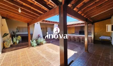 Casa a venda, bairro Fabrício.