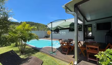 Casa à venda com piscina 2 quartos Mariscal Bombinhas SC