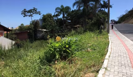 Terreno amplo à Venda em Quatro Ilhas Bombinhas SC