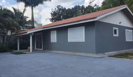 Linda Casa a Venda no Condomínio Village Castelo em Itu/SP com 276m².