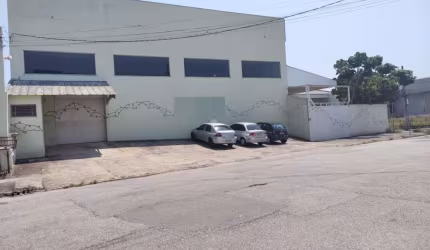 Gãlpão Industrial de Esquina com 1000M² de Área Construida