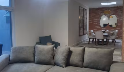 Linda casa à venda com 260M² com ótima localização.