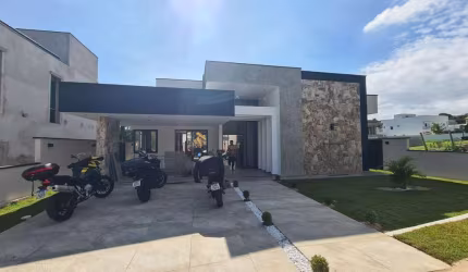 LINDA CASA DE 225M² NO RESIDENCIAL VILLA VERONA!!!