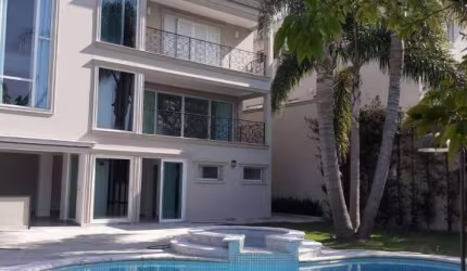 DESLUMBRANTE CASA NO CONDOMÍNIO MELVILLE