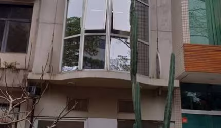 Vende-se Prédio para fins comerciais/residenciais na Calçada das Begônias