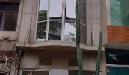 Vende-se Prédio para fins comerciais/residenciais na Calçada das Begônias