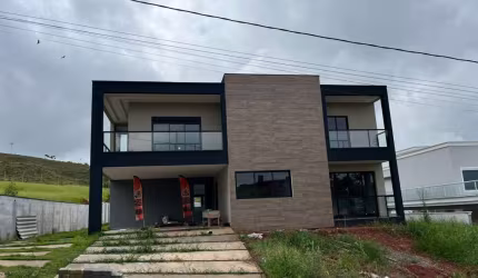 Residência Exclusiva: Casa de Alto Padrão em Condomínio Terras de Santa Mariana