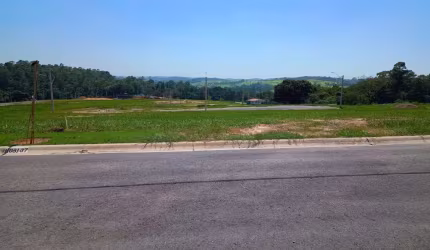 Explore o seu Novo Lar no Villaggio Itália: Terreno de 250m² na Parte Alta do Condomínio!