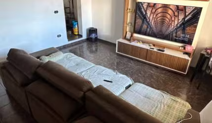 Espaçoso Sobrado de 3 Andares no Bairro São Conrado