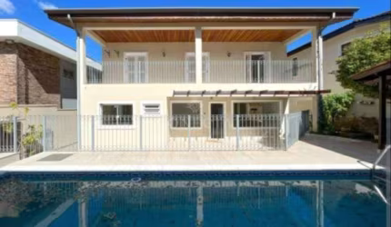 Linda casa de 5 dormitórios