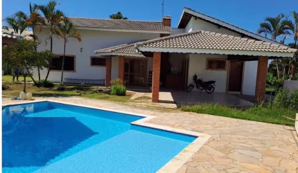 Linda Casa no Parque Village Castelo: Conforto, Lazer e Natureza