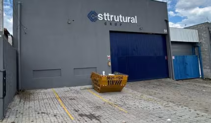 Galpão Industrial e Comercial de 825 m² em Taubaté - Acesso para Dutra