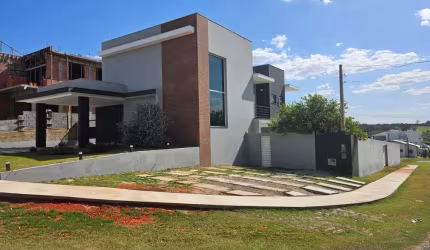 Loteamento Fazenda Alta Vista: Casa Espetacular com Piscina em Salto de Pirapora