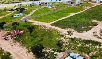 Casa de Alto Padrão à Venda no Condomínio Riviera de Santa Cristina XIII ? Represa Jurumirim