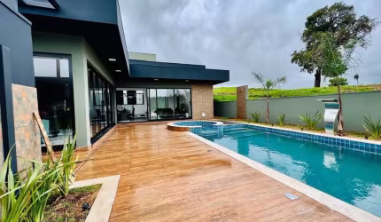 Casa de Alto Padrão à Venda no Condomínio Riviera de Santa Cristina XIII ? Represa Jurumirim