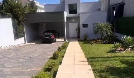 Casa de Alto Padrão no Condomínio Valville - 3 Suítes, Vista Panorâmica e Lazer Completo!