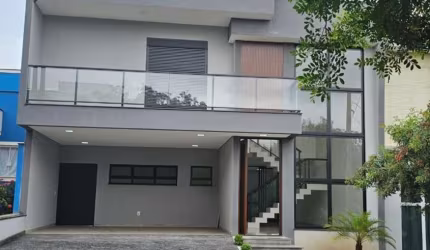 Casa de Alto Padrão no Condomínio Golden Park ? 225m², 3 Suítes, Piscina e Área Gourmet