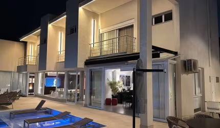Luxuosa Casa de Condomínio em Alphaville - 4 Suítes, Lazer Completo e Acabamento Sofisticado