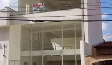 Salão Comercial de 180m² com Acabamento de Alta Qualidade