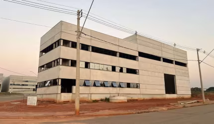Galpão Comercial de Alto Padrão com Estrutura Completa para Indústria