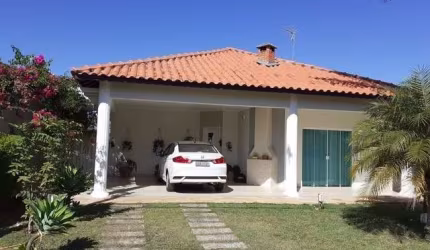 Troco casa no Condomínio Village Ipanema I, em Aracoiaba da Serra
