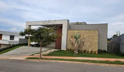 Linda Casa Térrea no Condomínio Saint Patrick com 440,29m².